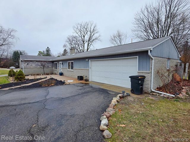 2287 Strader Drive, West Bloomfield Charter Township, MI 48324