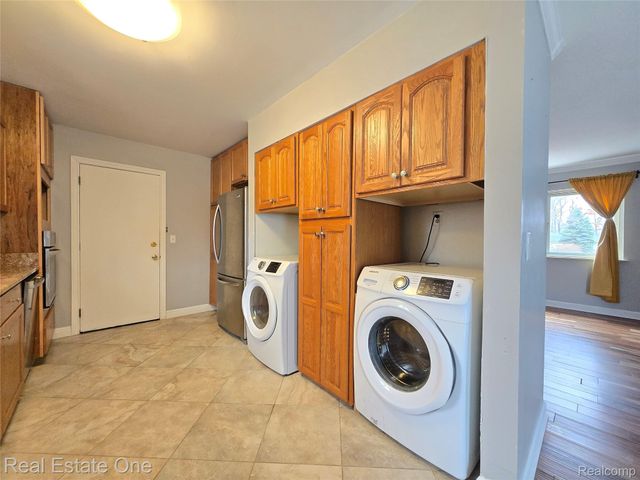 2287 Strader Drive, West Bloomfield Charter Township, MI 48324