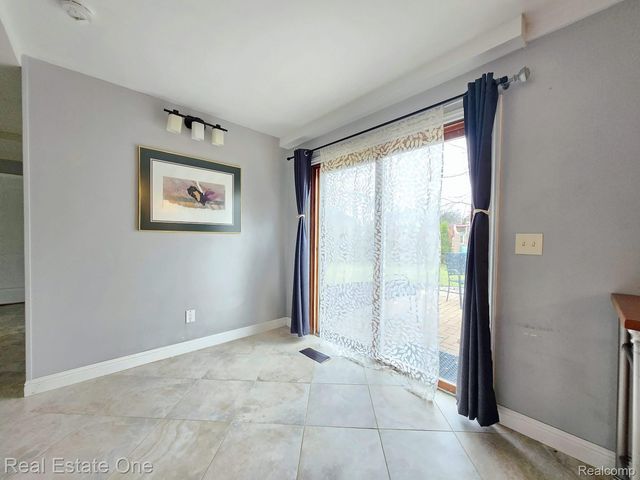 2287 Strader Drive, West Bloomfield Charter Township, MI 48324