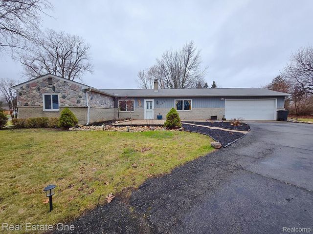 2287 Strader Drive, West Bloomfield Charter Township, MI 48324