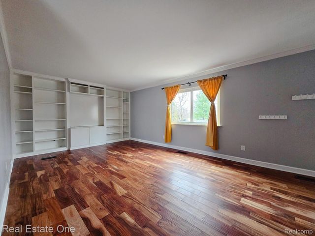 2287 Strader Drive, West Bloomfield Charter Township, MI 48324