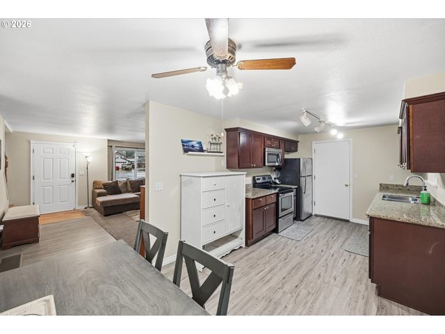 4193 Se WYNNWOOD Dr, Hillsboro, OR 97123