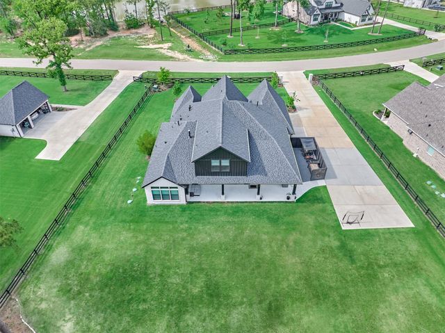 8220 Cavell Ct, Montgomery, TX 77316