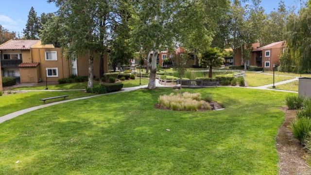 17155 W Bernardo Drive 106, San Diego, CA 92127