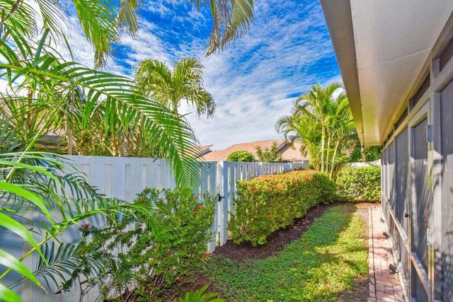 17225 Fownes Crescent, Jupiter, FL 33477