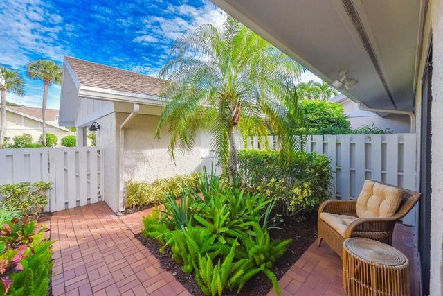 17225 Fownes Crescent, Jupiter, FL 33477