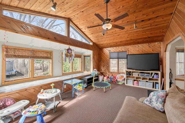 434 Wheelock Parkway E, Saint Paul, MN 55130