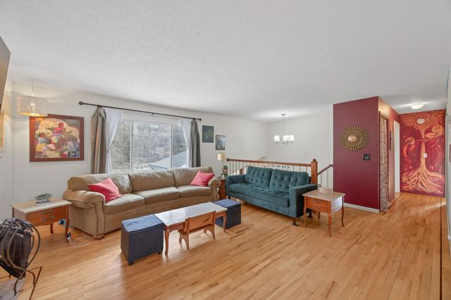 434 Wheelock Parkway E, Saint Paul, MN 55130