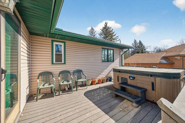 434 Wheelock Parkway E, Saint Paul, MN 55130