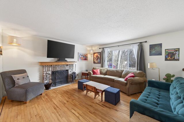 434 Wheelock Parkway E, Saint Paul, MN 55130