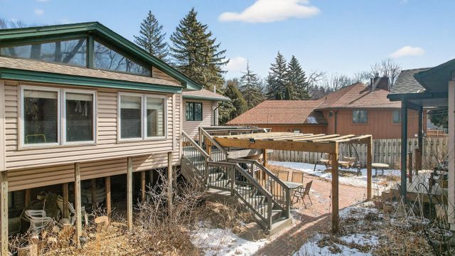 434 Wheelock Parkway E, Saint Paul, MN 55130