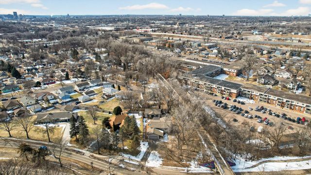 434 Wheelock Parkway E, Saint Paul, MN 55130