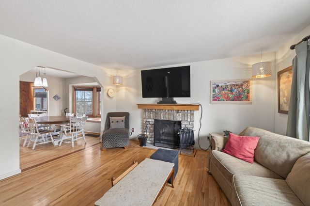 434 Wheelock Parkway E, Saint Paul, MN 55130