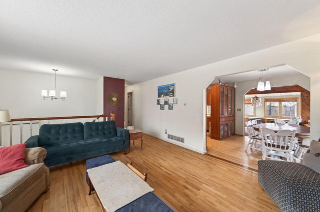 434 Wheelock Parkway E, Saint Paul, MN 55130