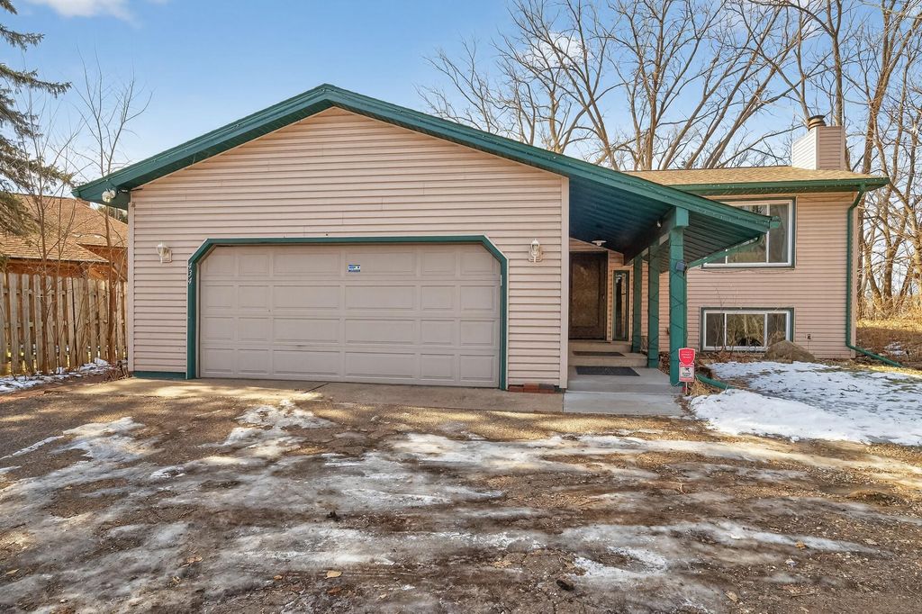 434 Wheelock Parkway E, Saint Paul, MN 55130