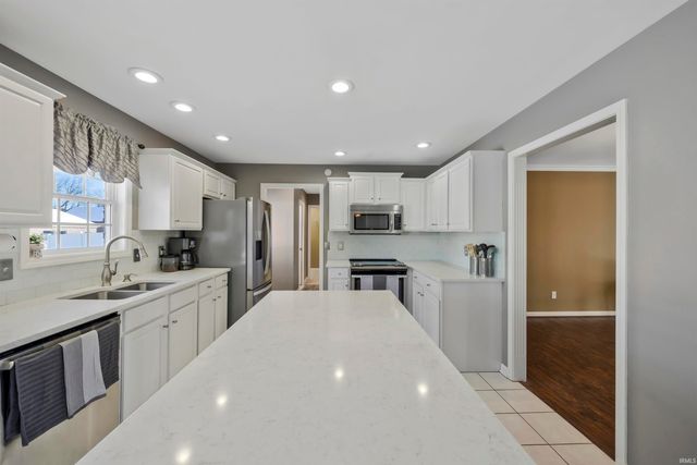 4350 Wynbrooke Court, Newburgh, IN 47630