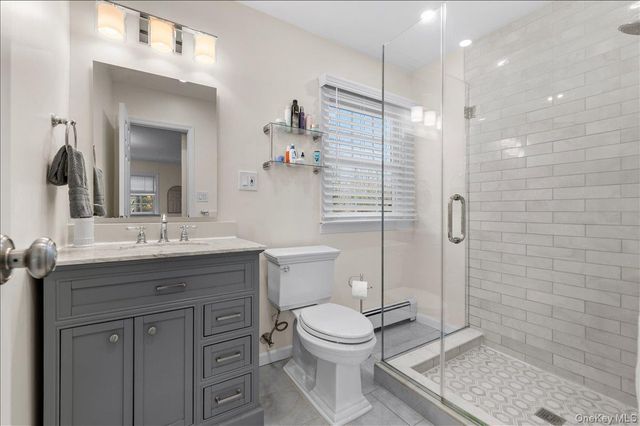 8 Heritage Court, Cold Spring Harbor, NY 11724