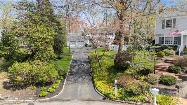 8 Heritage Court, Cold Spring Harbor, NY 11724