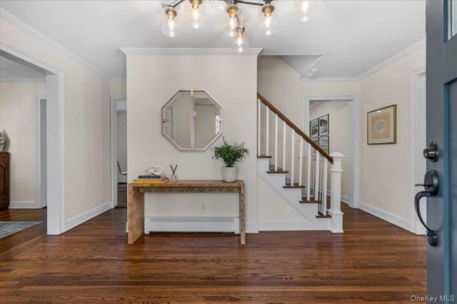 8 Heritage Court, Cold Spring Harbor, NY 11724