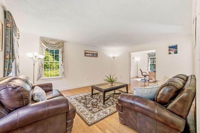 85 Cedarwood Rd, Boxborough, MA 01719