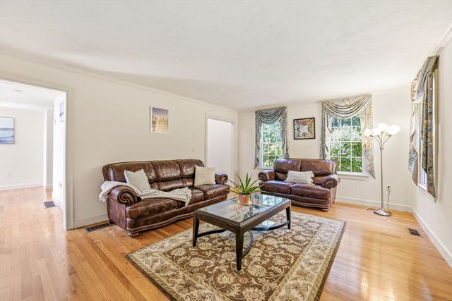 85 Cedarwood Rd, Boxborough, MA 01719
