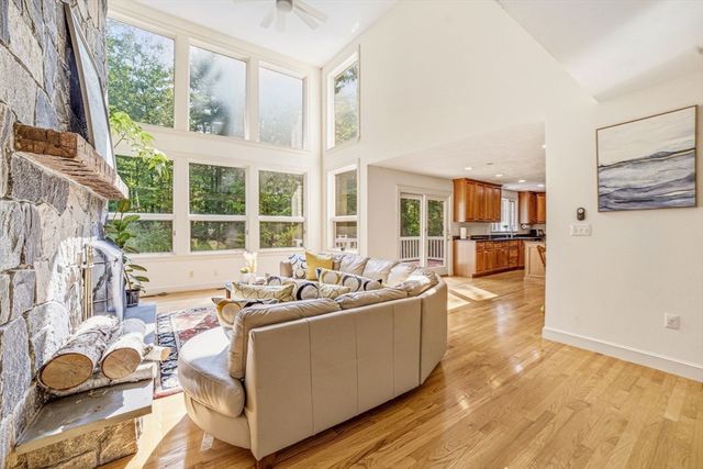 85 Cedarwood Rd, Boxborough, MA 01719