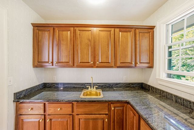 85 Cedarwood Rd, Boxborough, MA 01719
