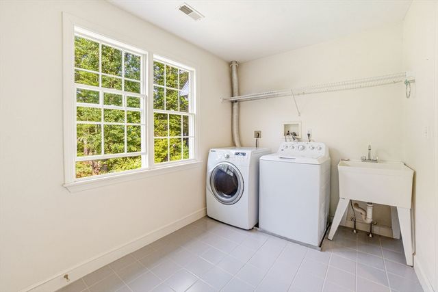 85 Cedarwood Rd, Boxborough, MA 01719