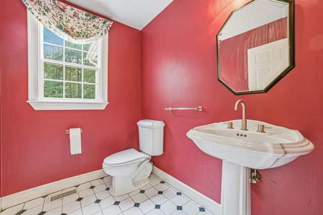 85 Cedarwood Rd, Boxborough, MA 01719