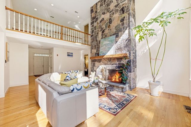 85 Cedarwood Rd, Boxborough, MA 01719