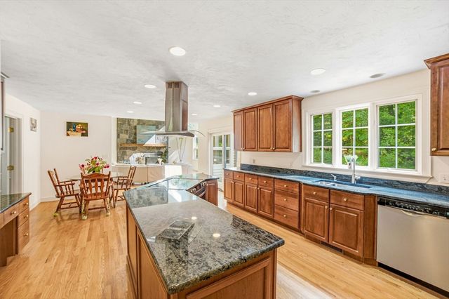 85 Cedarwood Rd, Boxborough, MA 01719