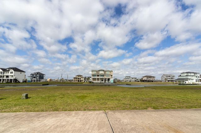 12 Sugarloaf Street, Hitchcock, TX 77563