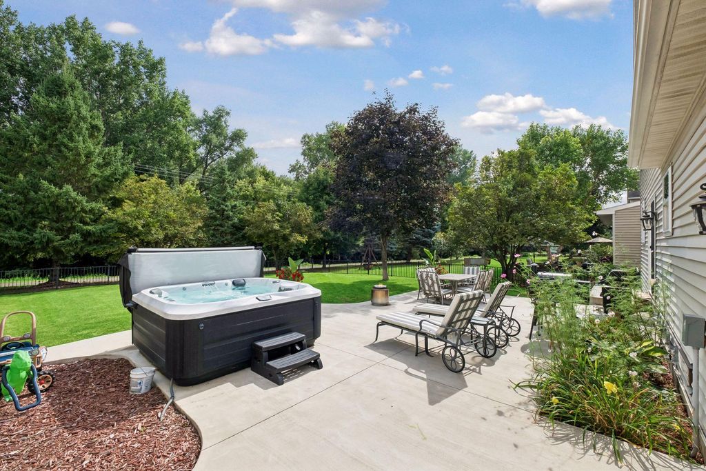 2374 Molnau Court, Chaska, MN 55318 — photo 3