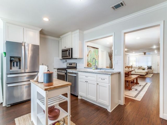 5110 Cochran Street, Houston, TX 77009