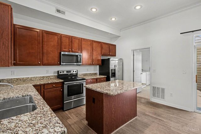 1443 Laurel Park Drive, Cincinnati, OH 45214