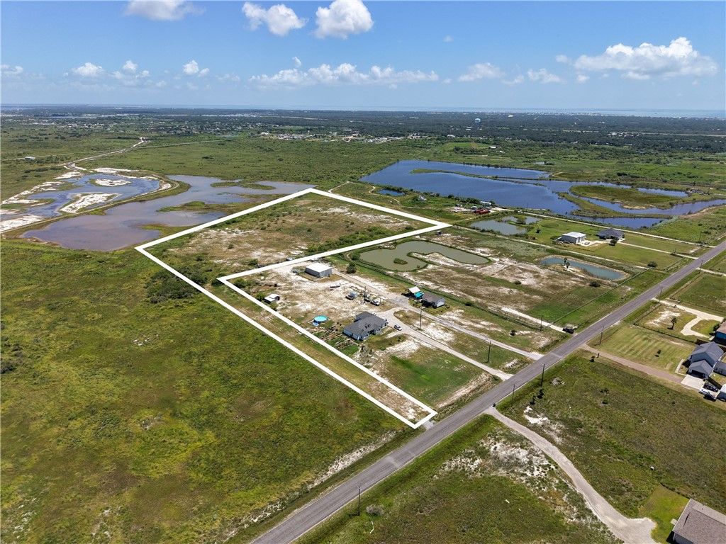 329 Cape Velero Dr, Rockport, TX 78382 — photo 3