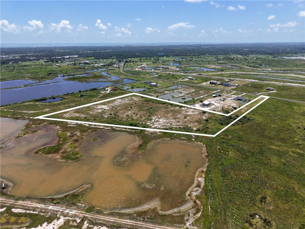 329 Cape Velero Dr, Rockport, TX 78382 — photo 4