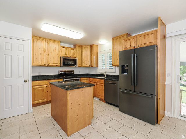 960 E NORTH FORK CIR, Sandy, UT 84094
