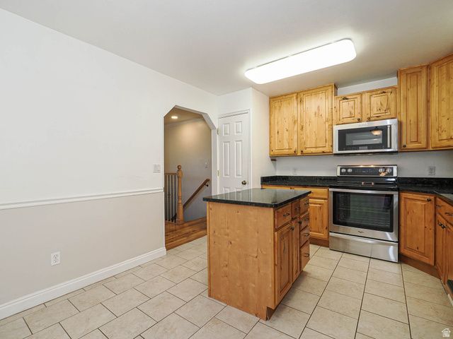 960 E NORTH FORK CIR, Sandy, UT 84094