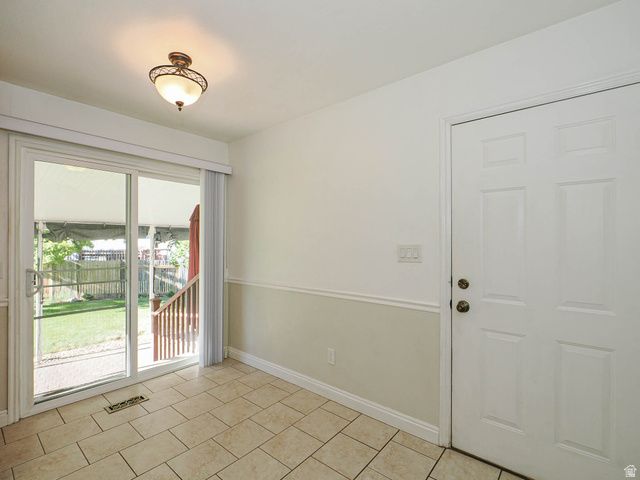 960 E NORTH FORK CIR, Sandy, UT 84094