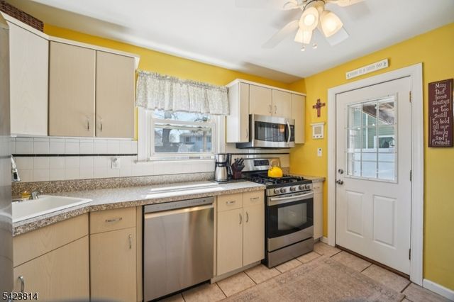 23 Smith Ave, Wanaque Boro, NJ 07420