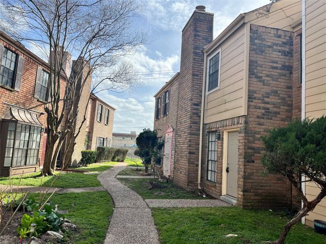 9901 Sharpcrest Street L10, Houston, TX 77036