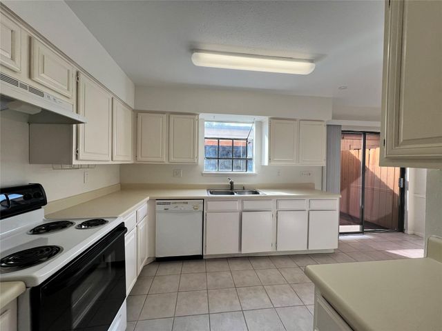 9901 Sharpcrest Street L10, Houston, TX 77036