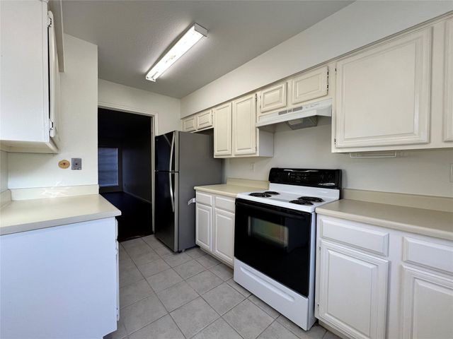 9901 Sharpcrest Street L10, Houston, TX 77036