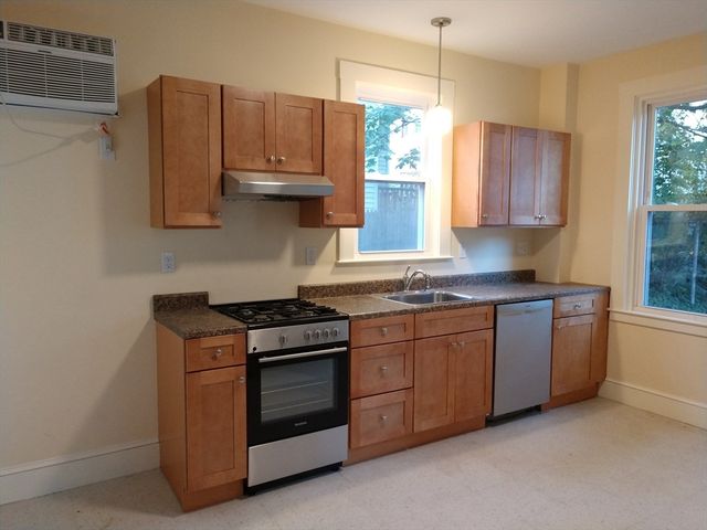 8 Franklin St, Somerville, MA 02145