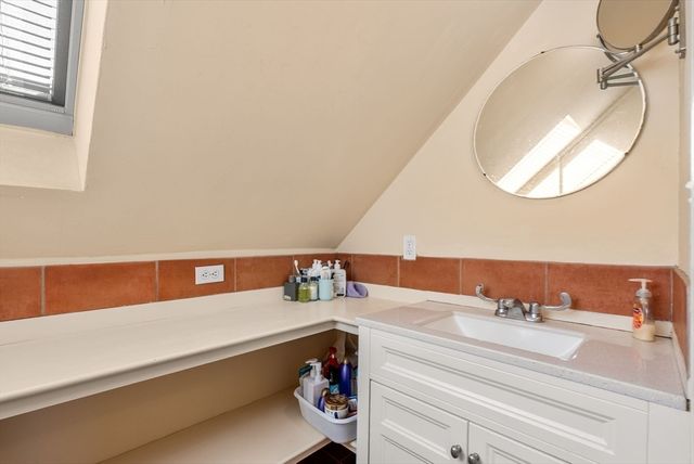 8 Franklin St, Somerville, MA 02145