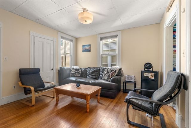 8 Franklin St, Somerville, MA 02145