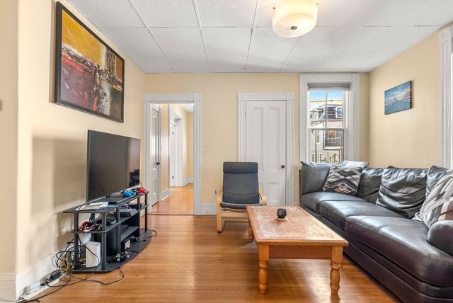 8 Franklin St, Somerville, MA 02145