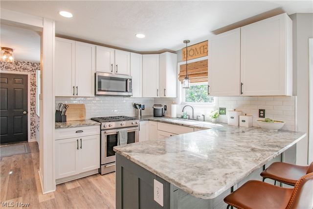 1387 Pendleton Avenue, Louisville, OH 44641