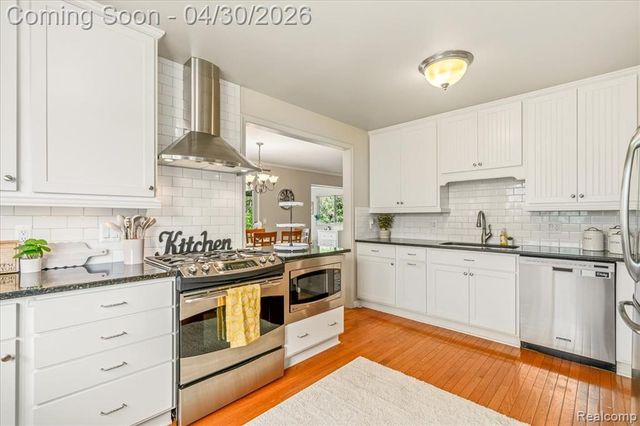 48132 Colony Farm Circle, Plymouth, MI 48170